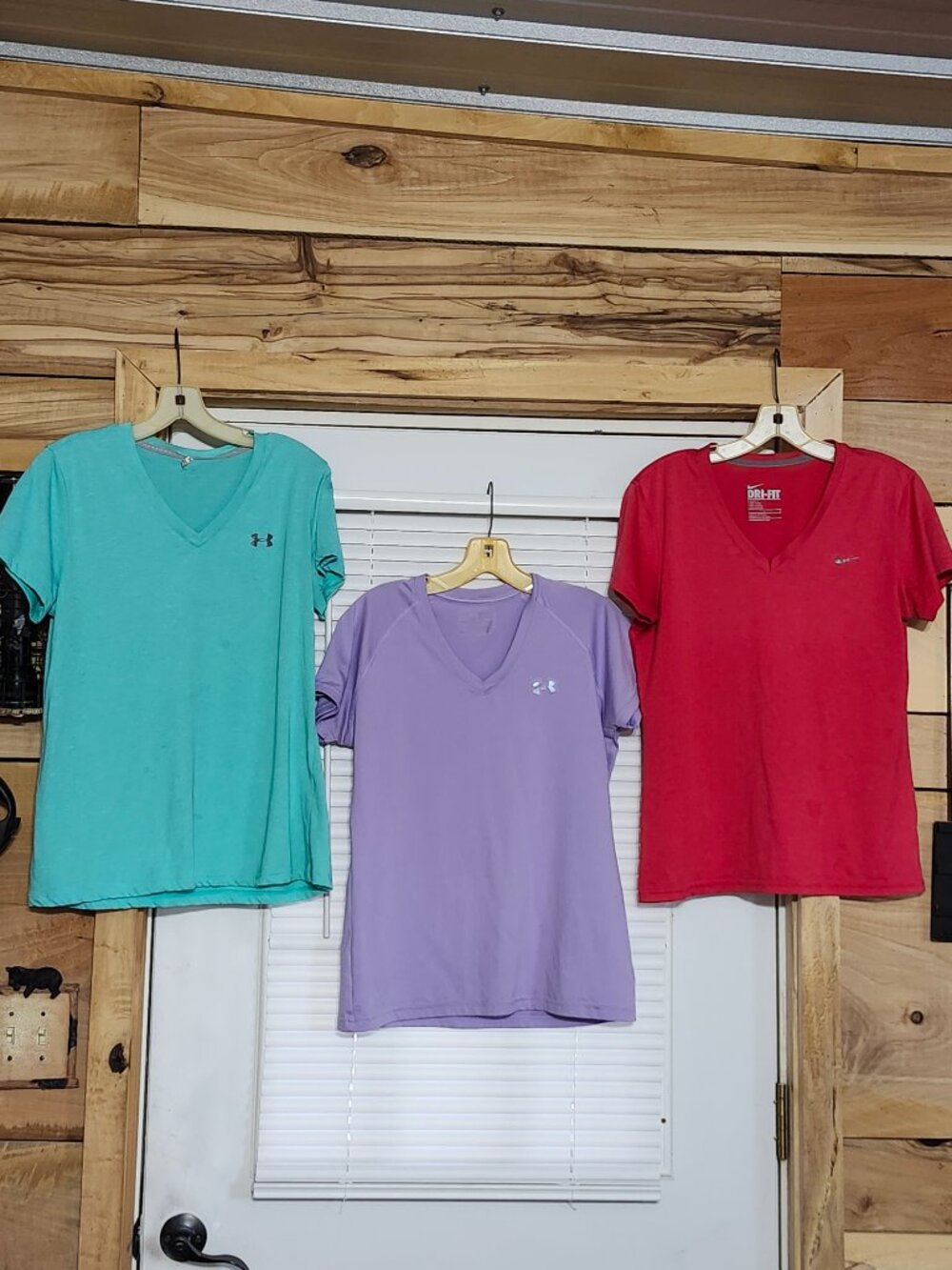 Under armour/ Nike womans polyester v neck t shirt size m
